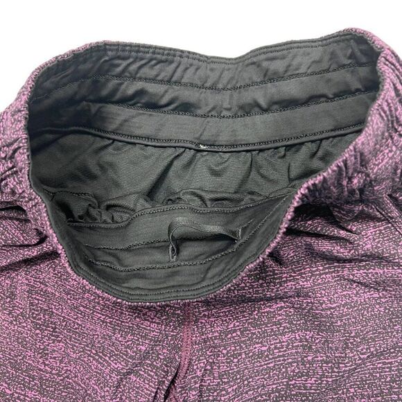Lululemon Tracker Short V 4" Inseam Salt Dark Mystic Black Size 6 - Picture 3 of 6